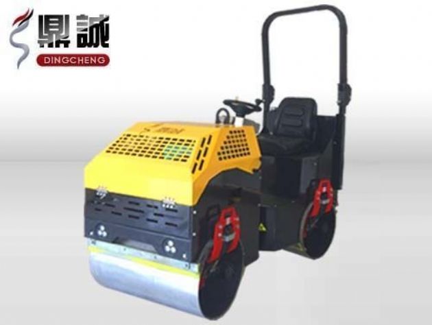 點(diǎn)擊查看詳細(xì)信息<br>標(biāo)題：1噸全液壓振動(dòng)壓路機(jī) 閱讀次數(shù)：14807